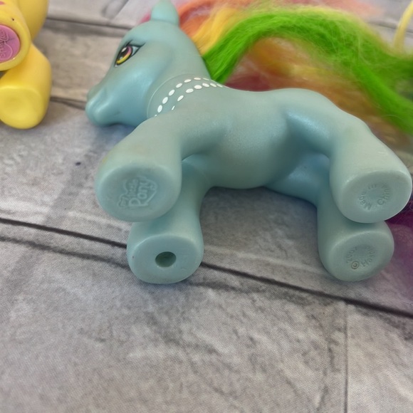 My little Pony set of 3 ponies with rainbow 🌈 hair - Picture 8 of 9